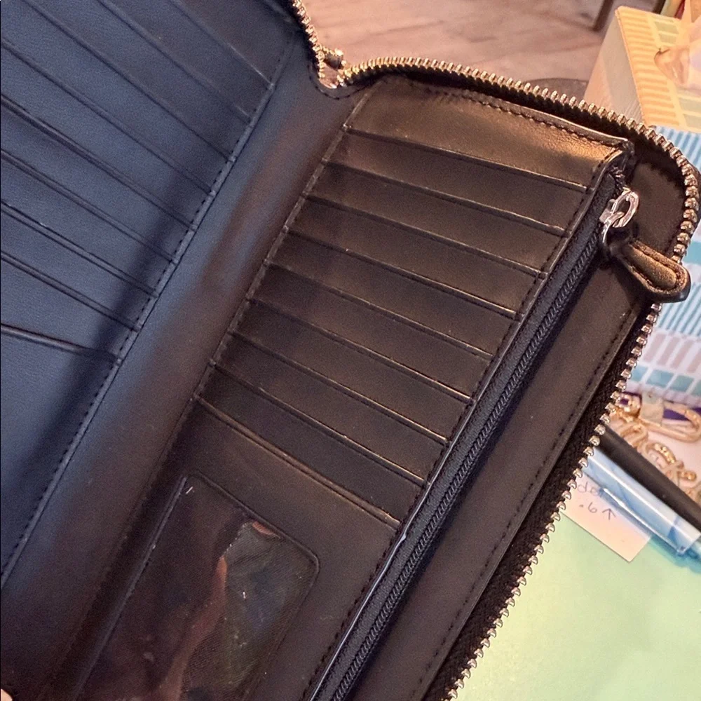 Kate Spade Black and Cream Wallet large wristlet zip card clutch designer